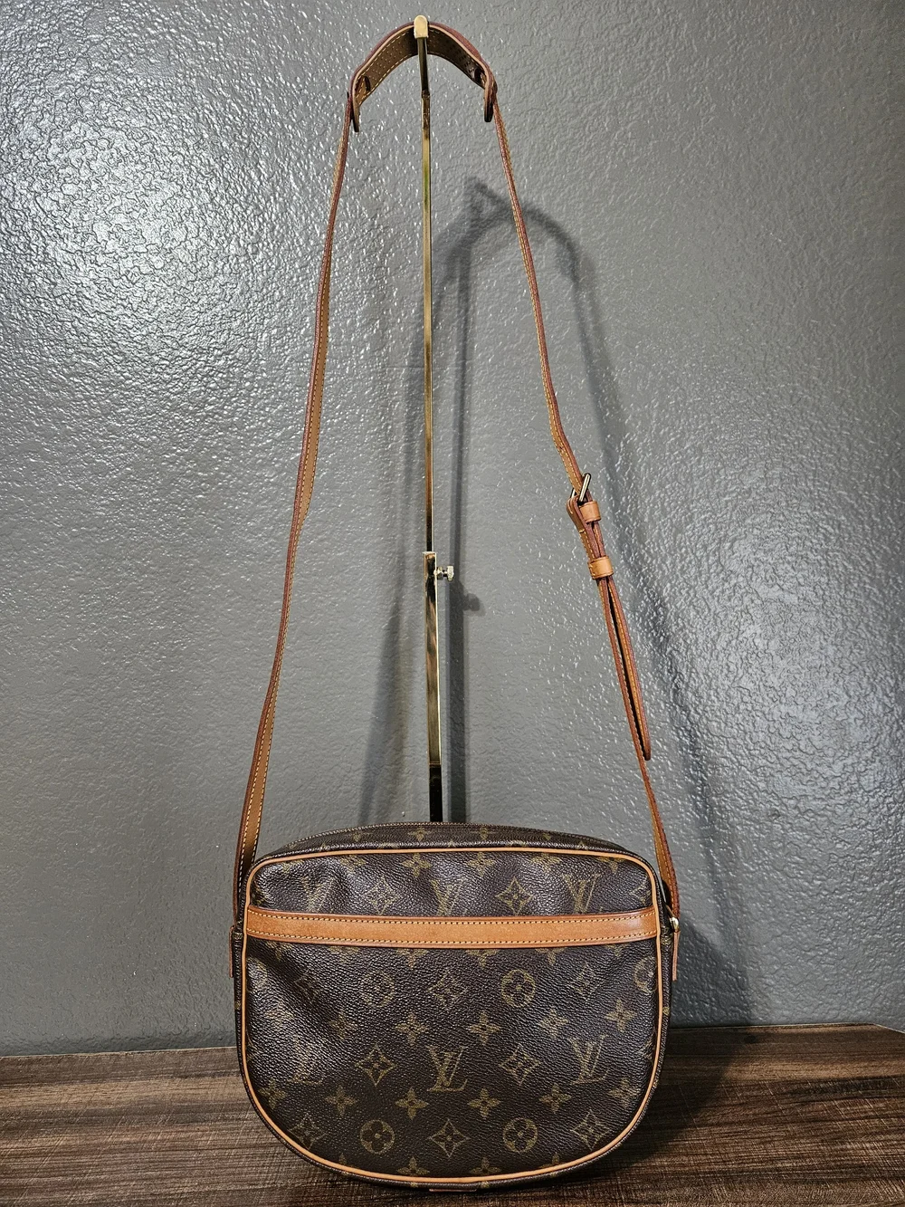 Authentic Louis Vuitton Jeune Fille Mm Monogram Canvas Crossbody - Picture 4 of 17
